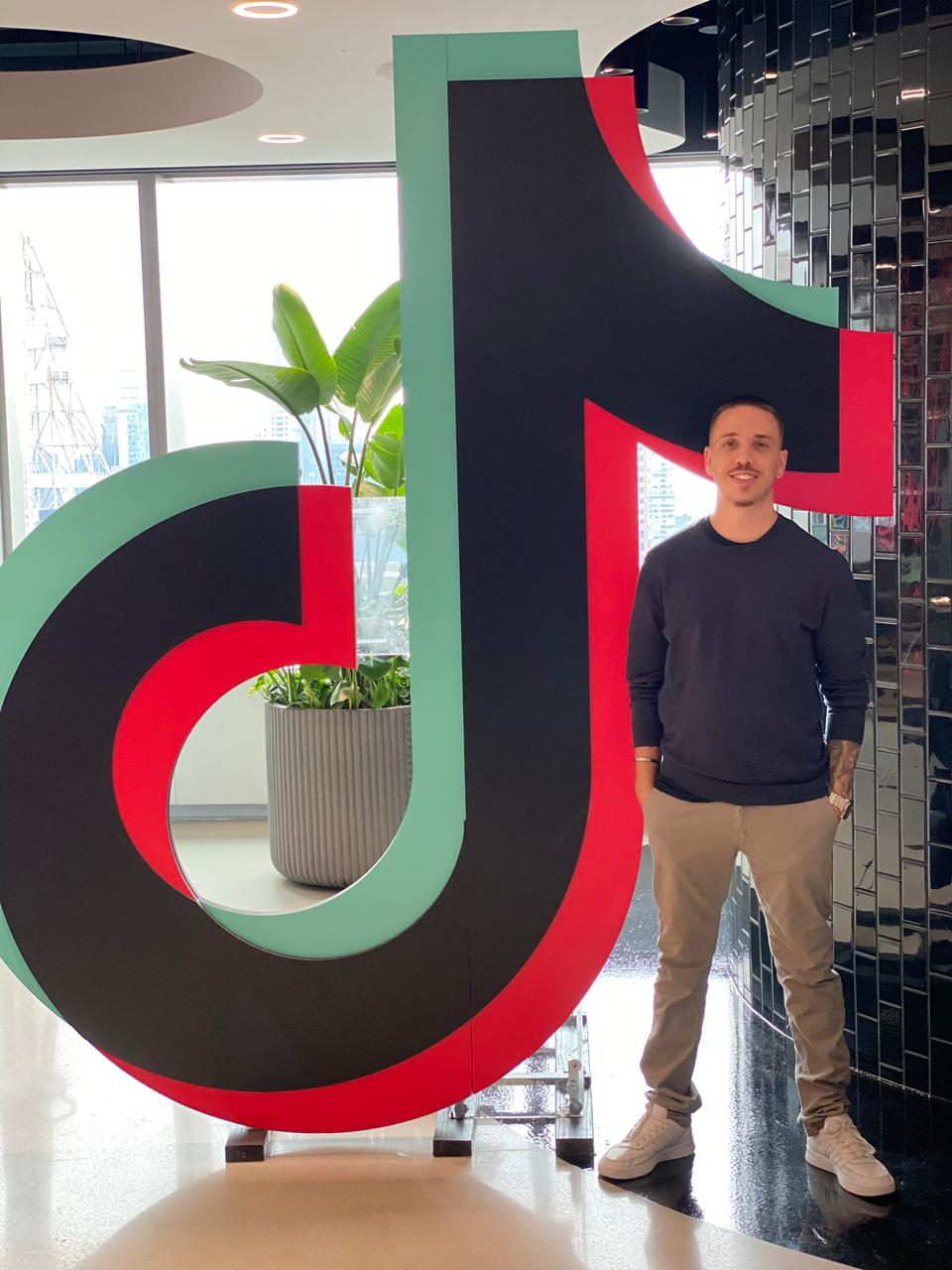 Davi Trevisan no escritório do TikTok em Nova York